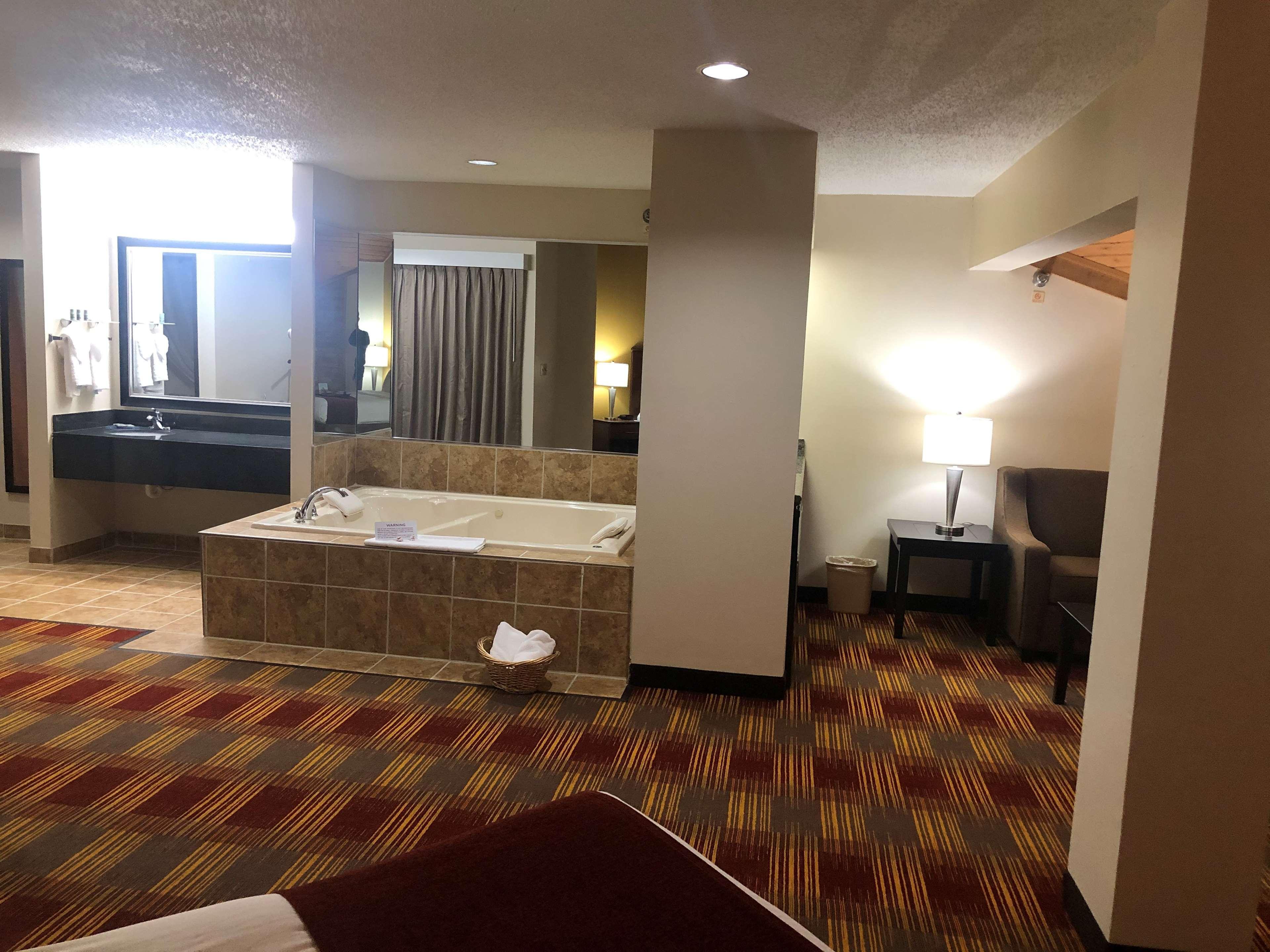 Best Western Lakewood Inn Hebron Экстерьер фото
