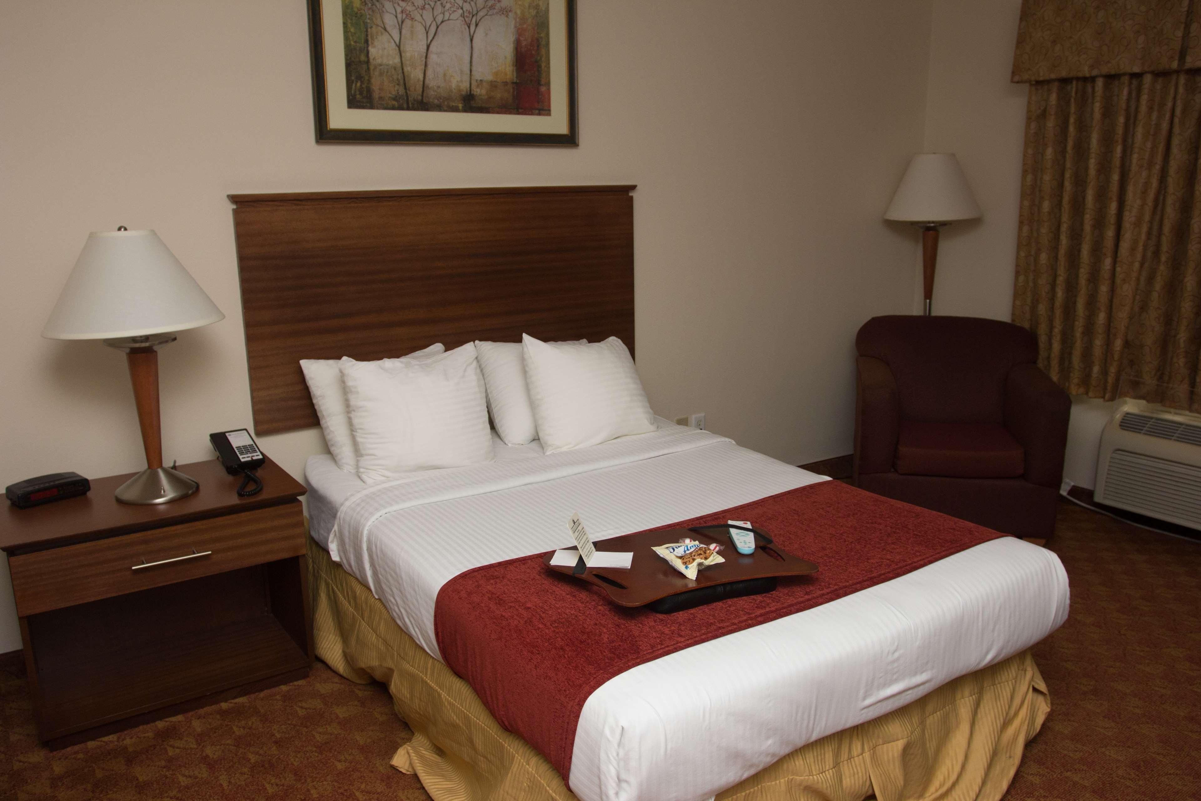 Best Western Lakewood Inn Hebron Экстерьер фото
