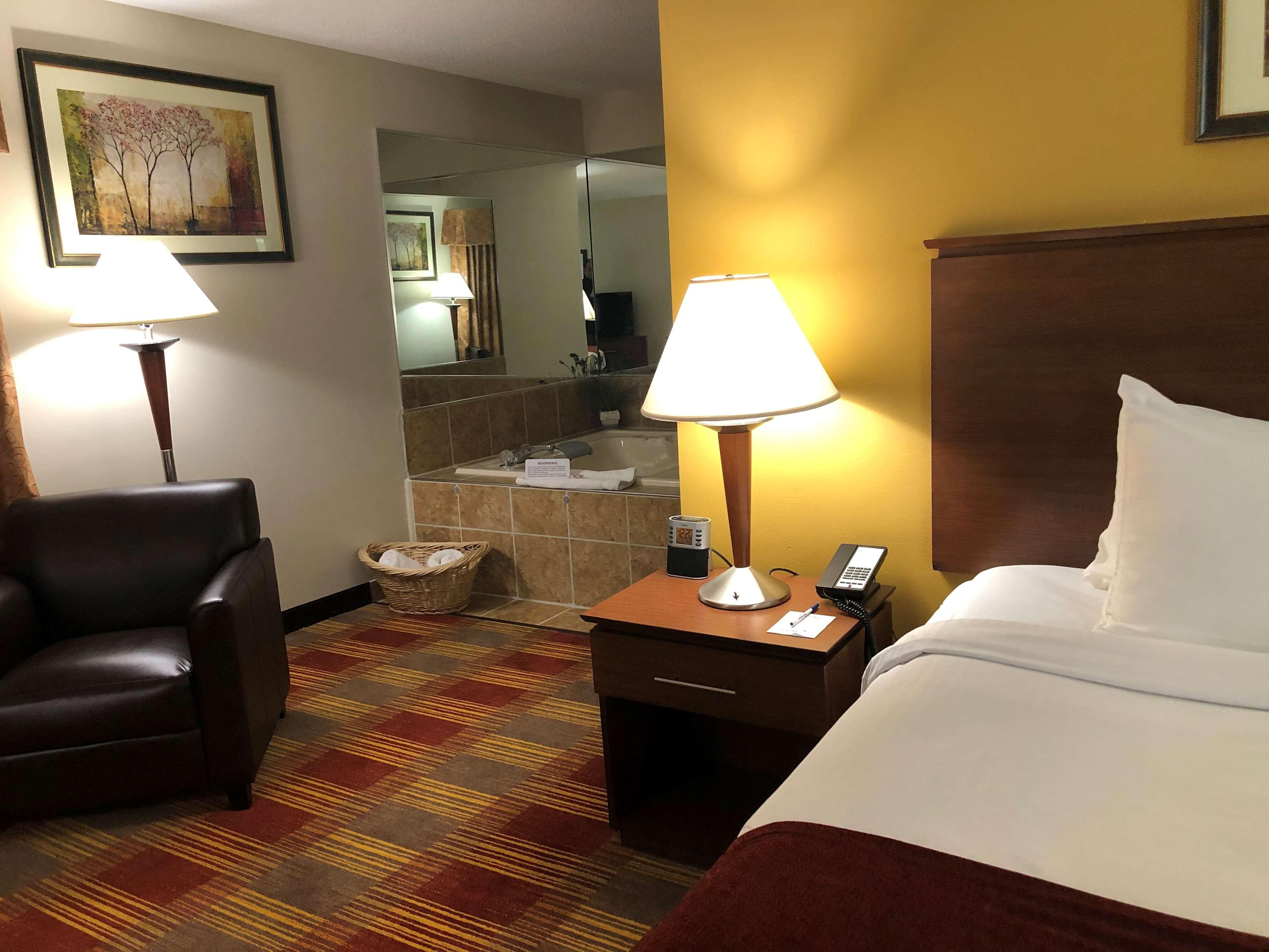 Best Western Lakewood Inn Hebron Экстерьер фото