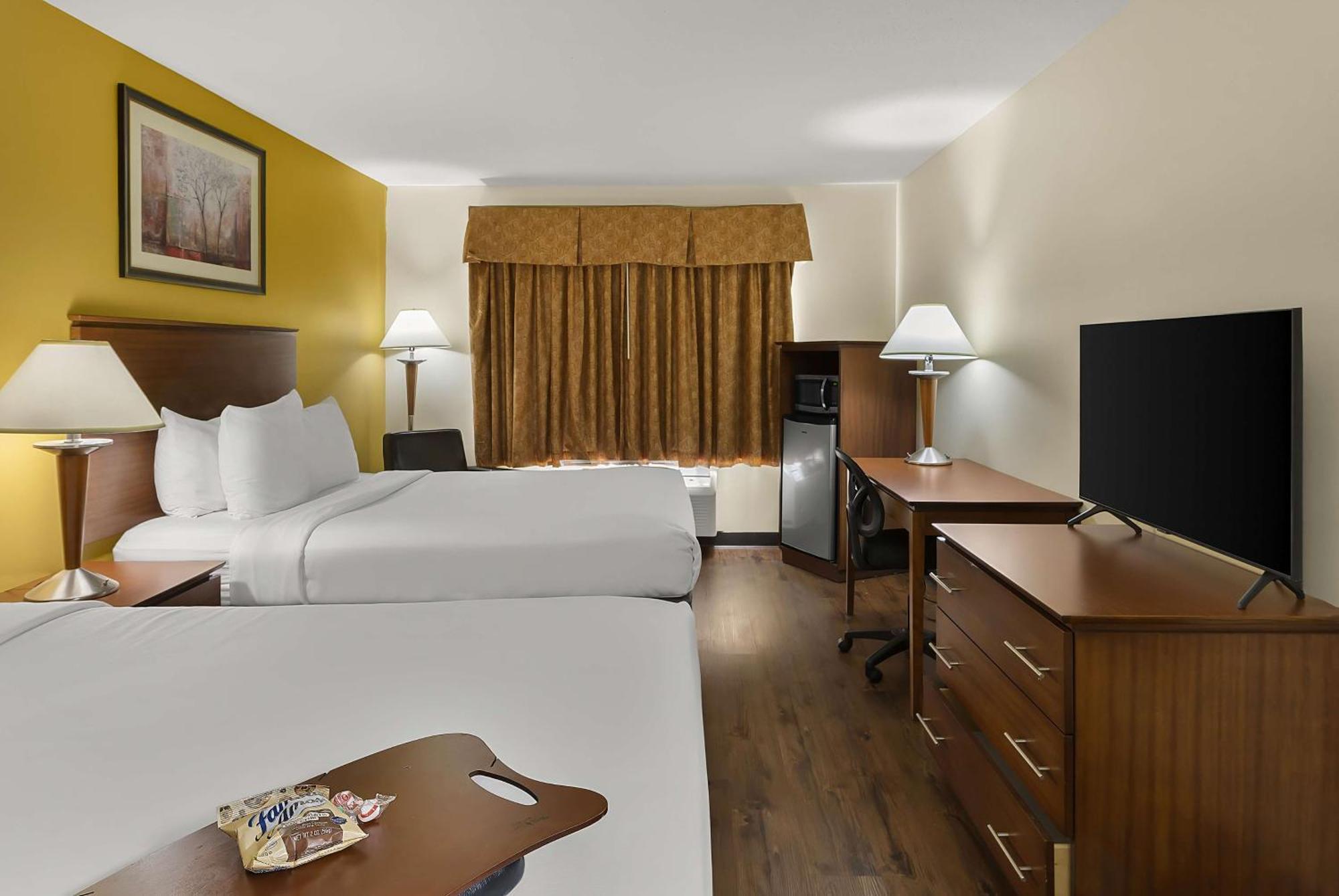 Best Western Lakewood Inn Hebron Экстерьер фото