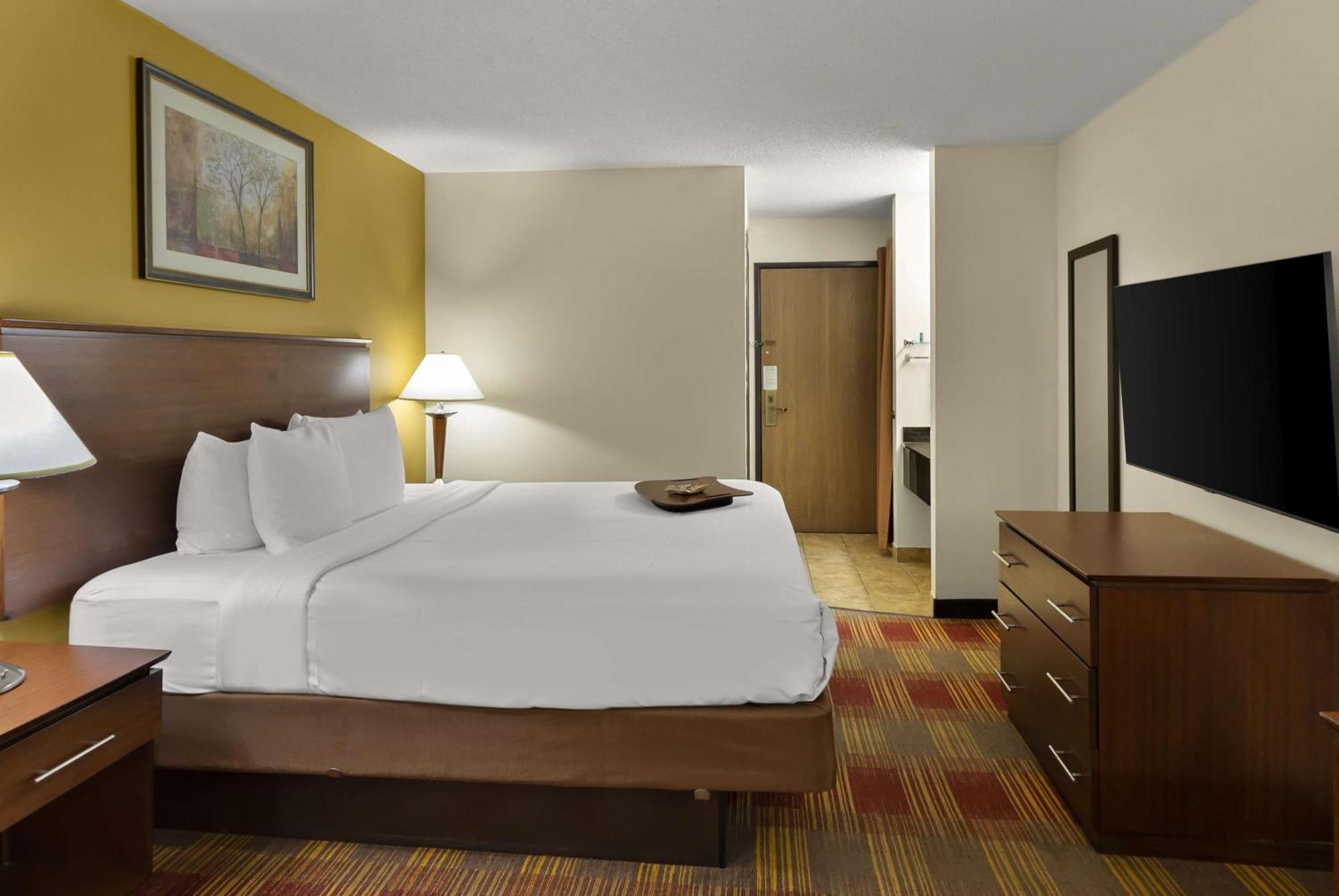 Best Western Lakewood Inn Hebron Экстерьер фото