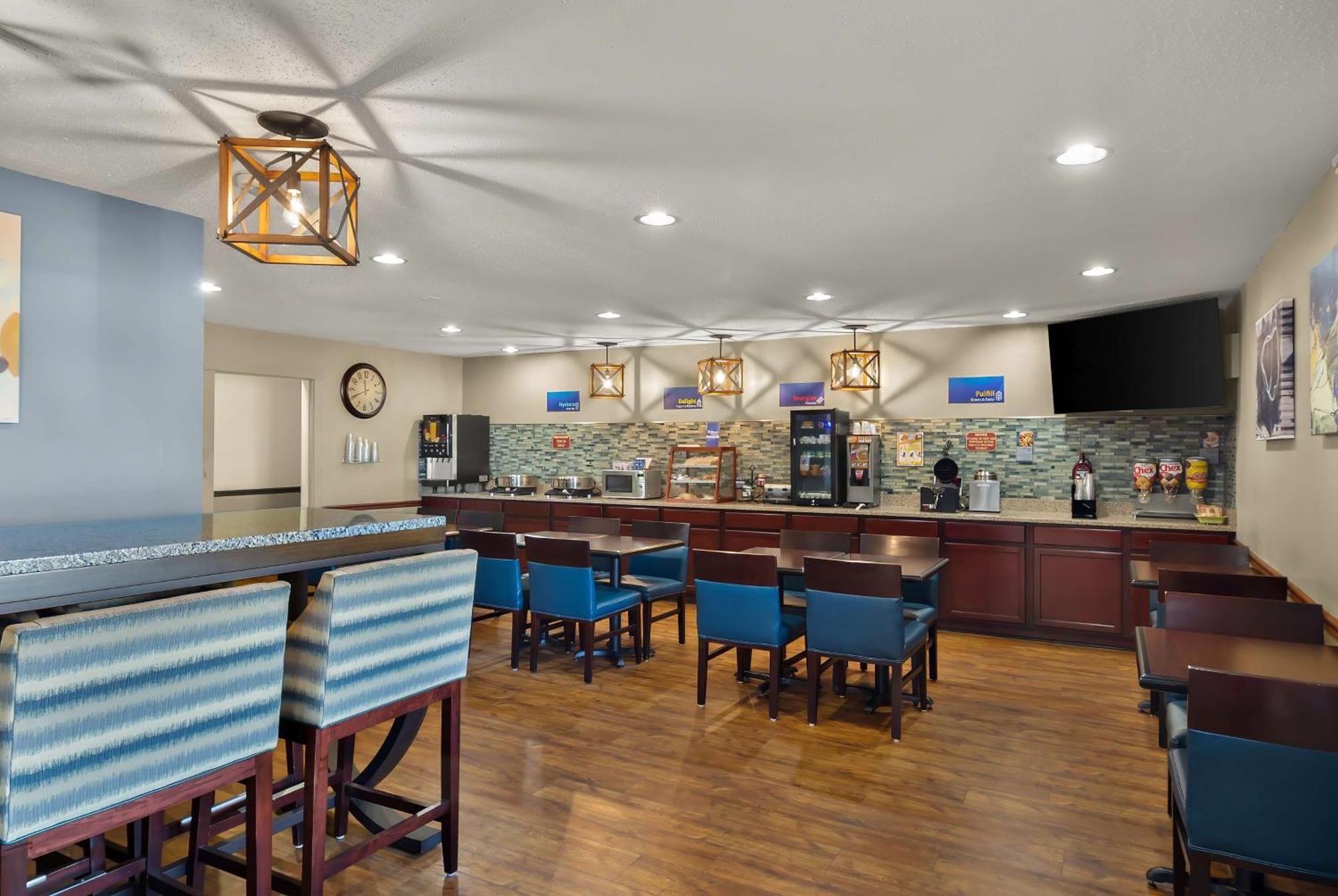 Best Western Lakewood Inn Hebron Экстерьер фото